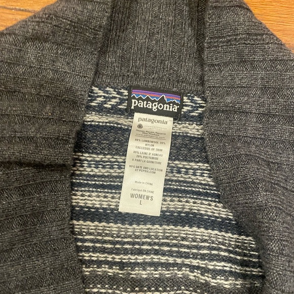 Patagonia Charcoal and Cream Knit Sweater cardigan - Picture 2 of 3